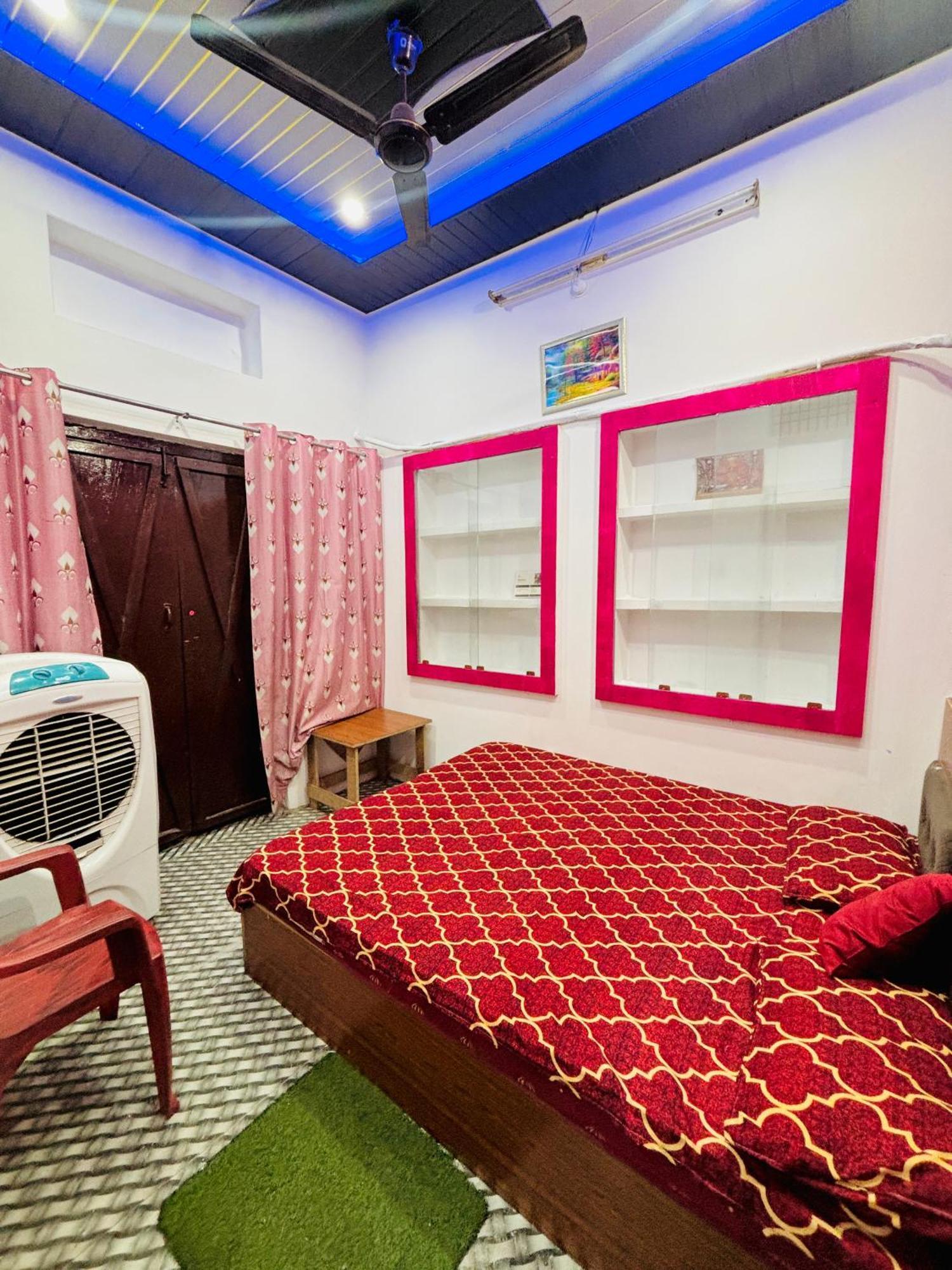 Shivalay Paying Guest House Варанасі Екстер'єр фото