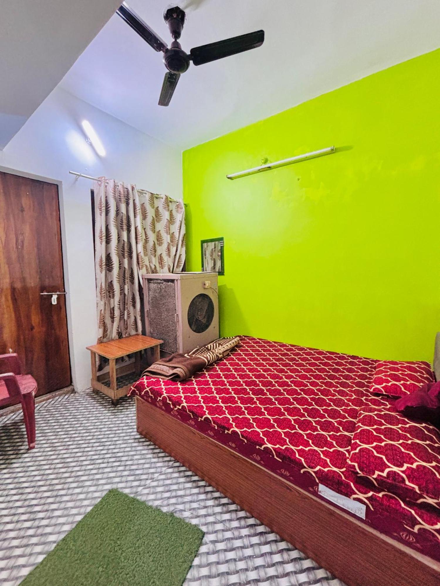 Shivalay Paying Guest House Варанасі Екстер'єр фото