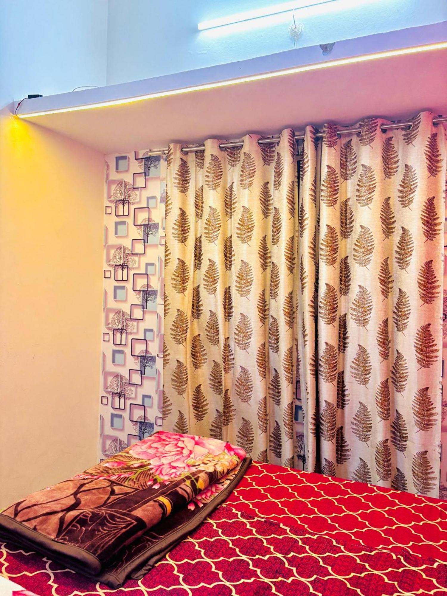 Shivalay Paying Guest House Варанасі Екстер'єр фото